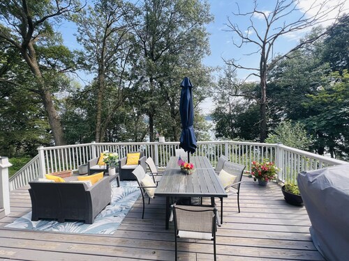 Luxury 5 BR Lakefront Retreat - New Salt Cell Hot Tub!