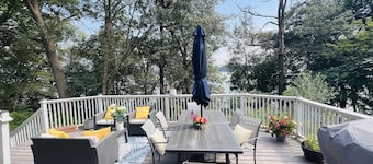 Luxury 5 BR Lakefront Retreat - New Salt Cell Hot Tub!