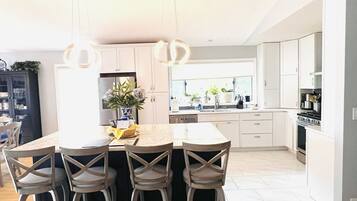 Coffee/tea maker, fridge, microwave, oven