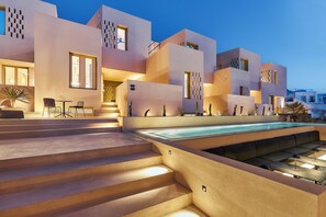 Seasonal outdoor pool, sun loungers - Enorme EOS Santorini (Santorini)