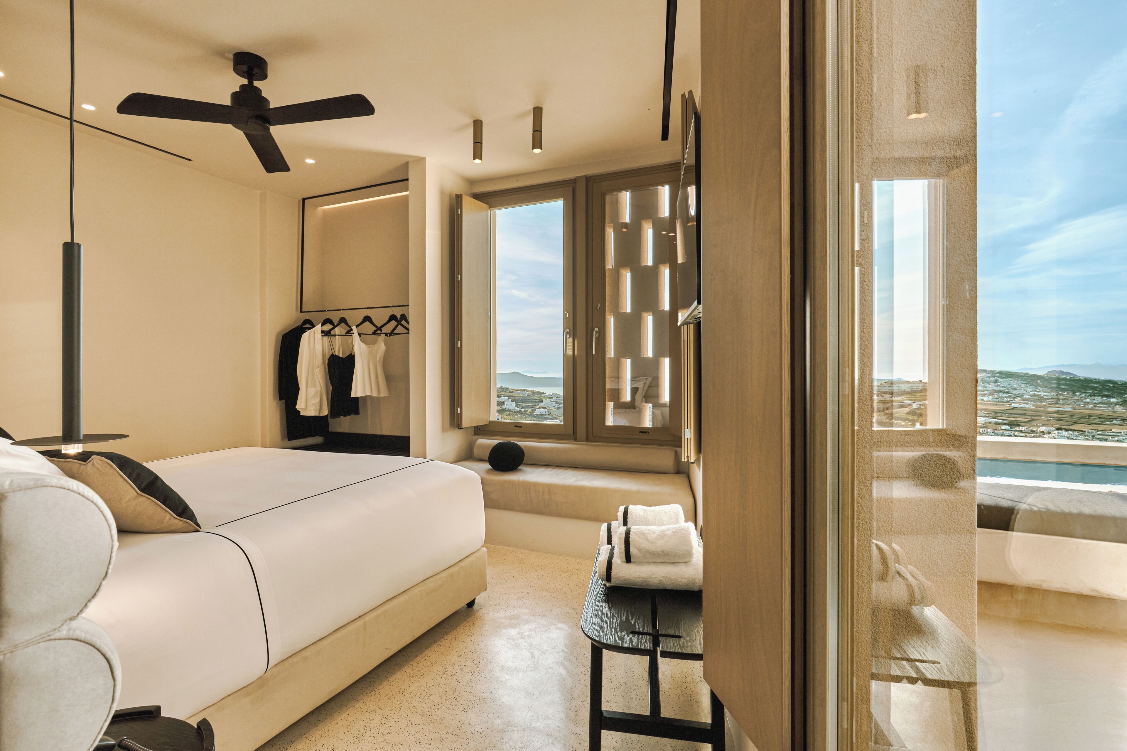 Hochwertige Bettwaren, Betten mit Memory-Foam-Matratzen, Zimmersafe