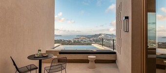 เอโนร์เม อีโอเอส ซานโตรินี  