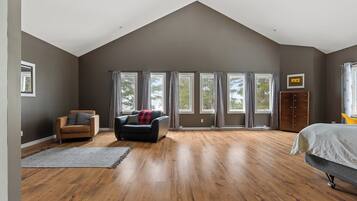 3 bedrooms, iron/ironing board, travel crib, WiFi