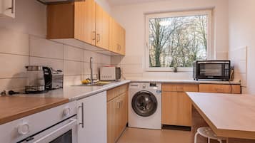 Mikrowelle, Herdplatte, Wasserkocher, Toaster