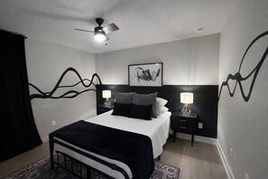 3 habitaciones, tabla de planchar con plancha y cuna de viaje 