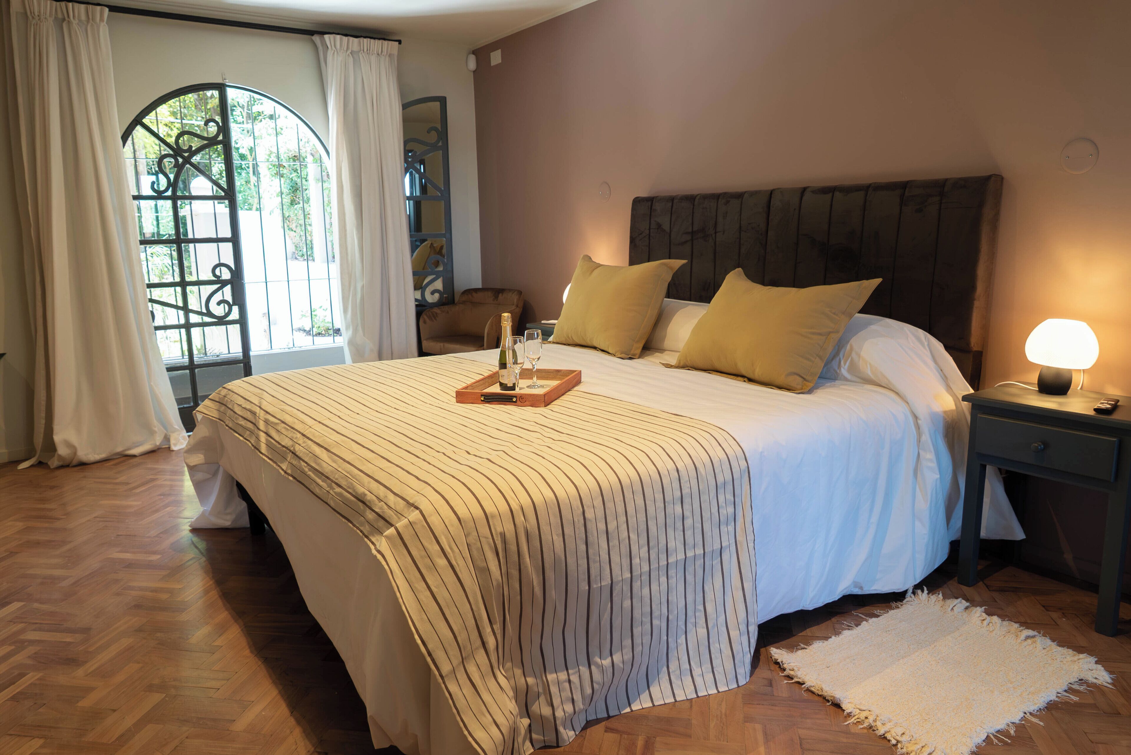 In-room safe, blackout drapes, free WiFi