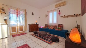 Living area - Syros Mandala Studio-Love Apartment with Wi-Fi and Air Conditioning (Syros)