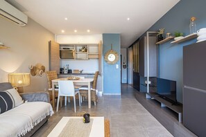Living area - Nice T2 in residence with swimming pool 5min from the port (Porto-Vecchio)