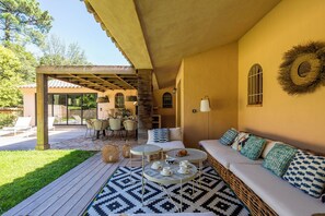 Outdoor dining - 4-bedroom villa with secure heated pool (Porto-Vecchio)