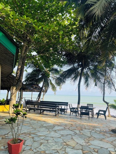 Simple and Eco friendly Beach Resort and bungalows , seafood ,vegetarian 3