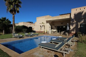 Outdoor pool - Exceptional villa with private pool in Marrakech, Palmeraie area, Atlas view (Marrakech)