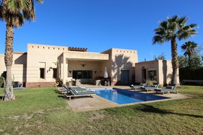 Outdoor pool - Exceptional villa with private pool in Marrakech, Palmeraie area, Atlas view (Marrakech)
