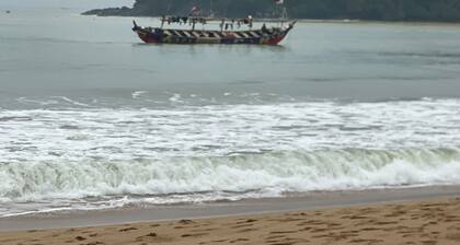 Simple and Eco friendly Beach Resort and bungalows , seafood ,vegetarian 10