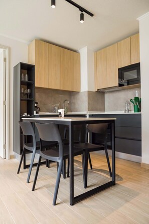 Dining - Stylish 2BR Apt in Providencia with Pool (Providencia)