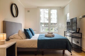 2 bedrooms, iron/ironing board, free WiFi, bed sheets - Stylish 2BR Apt in Providencia with Pool (Providencia)