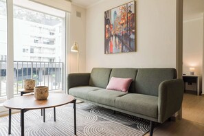 Una Smart TV, una oficina