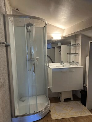 Shower, towels, soap, toilet paper - Beach house at the foot of the Dunes (Seignosse)