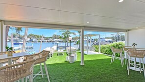 屋外ダイニングエリア