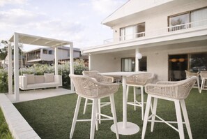 Outdoor dining - Balmoral Jetty Estate (Balmoral)