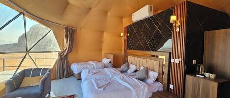 Habitación triple superior | Caja de seguridad en la habitación, cortinas blackout y wifi gratis