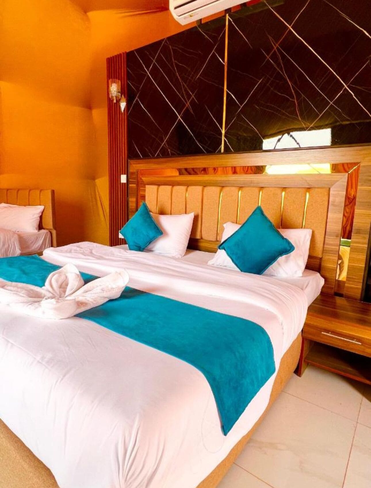 In-room safe, blackout drapes, free WiFi