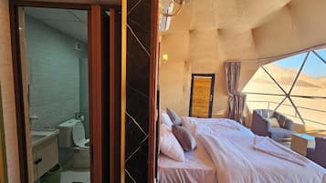 خزنة داخل الغرفة وستائر تعتيم وواي فاي مجانًا