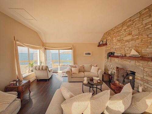 Beautiful 4-bedroom cottage with stunning ocean views outside Downings/Donegal