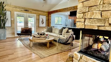 Televisión y chimenea