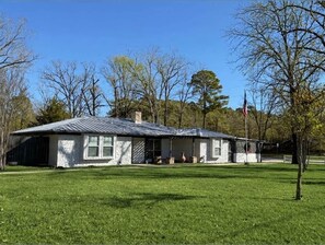 Exterior - Pendelton Lodge | Country Gem & Huge Fire Pit (Conroe)