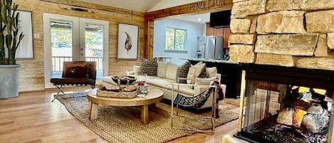 Télévision, cheminée