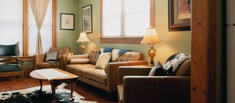 4 Bedroom Cottage on Main Street Deadwood!