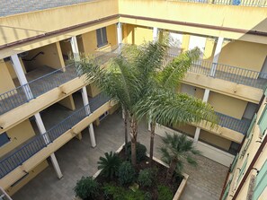 Property grounds - PMR 2/4 persons - Air conditioning - swimming pool - 100m from the beach (Sari-Solenzara)