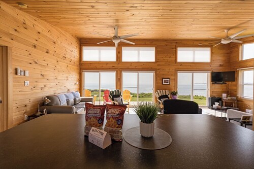 Red Cliff Escape with Beach Access