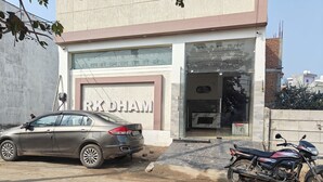 Property grounds - RK Dham Family Hotel Free Parking (Vrindavan)