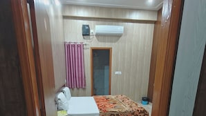 Standard Double Room - RK Dham Family Hotel Free Parking (Vrindavan)