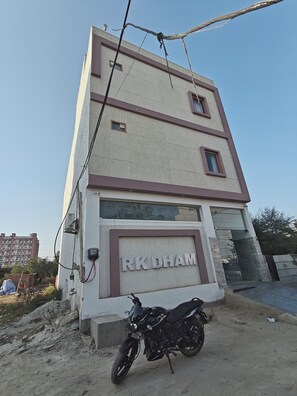 Exterior - RK Dham Family Hotel Free Parking (Vrindavan)