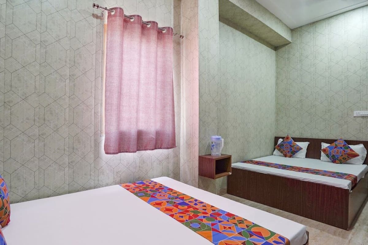 Family Single Room | Iron/ironing board, free WiFi