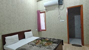 Standard Double Room | Iron/ironing board, free WiFi