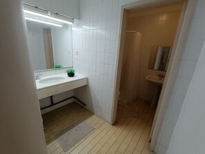 Shower, towels, soap, shampoo