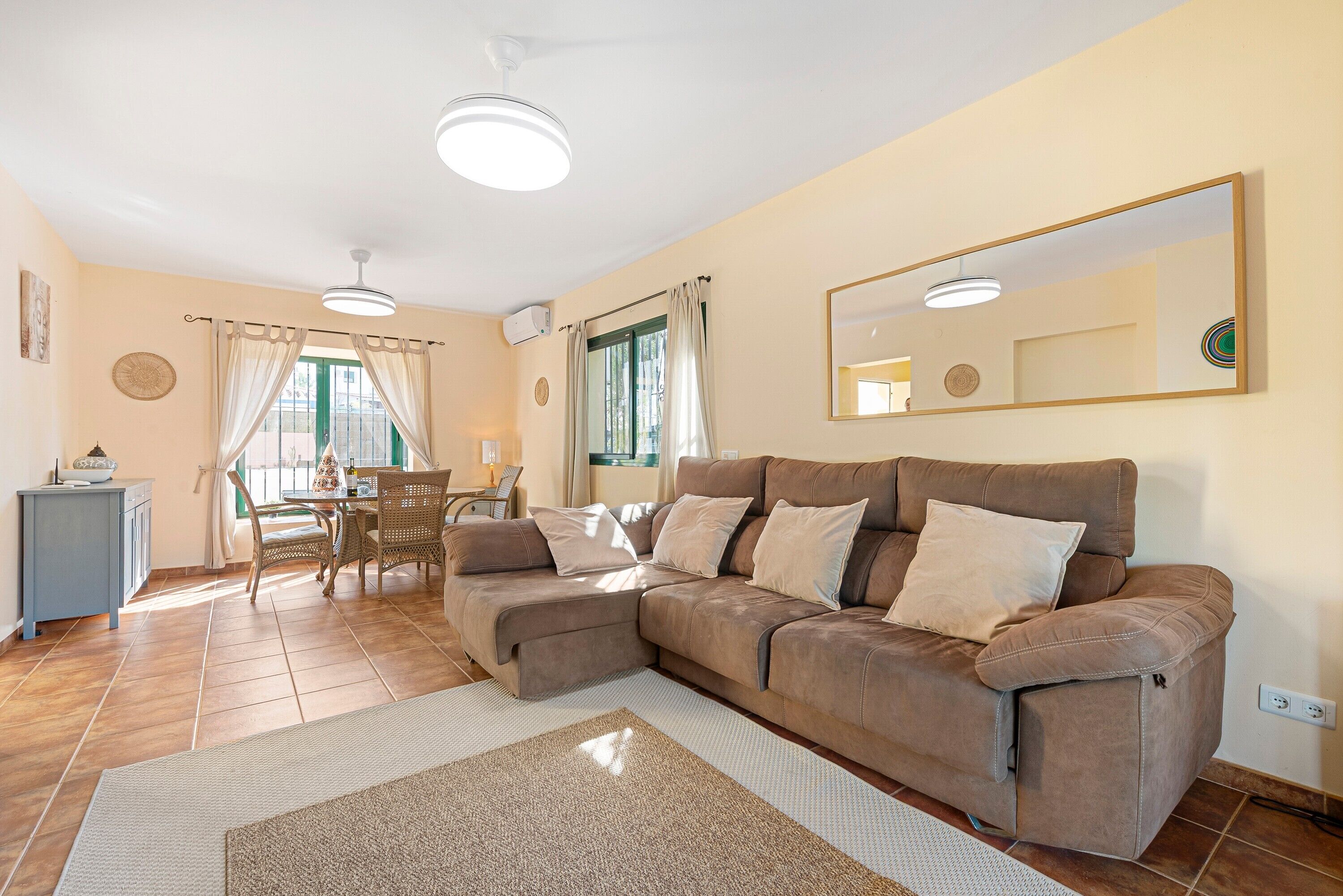 Televisie en een open haard