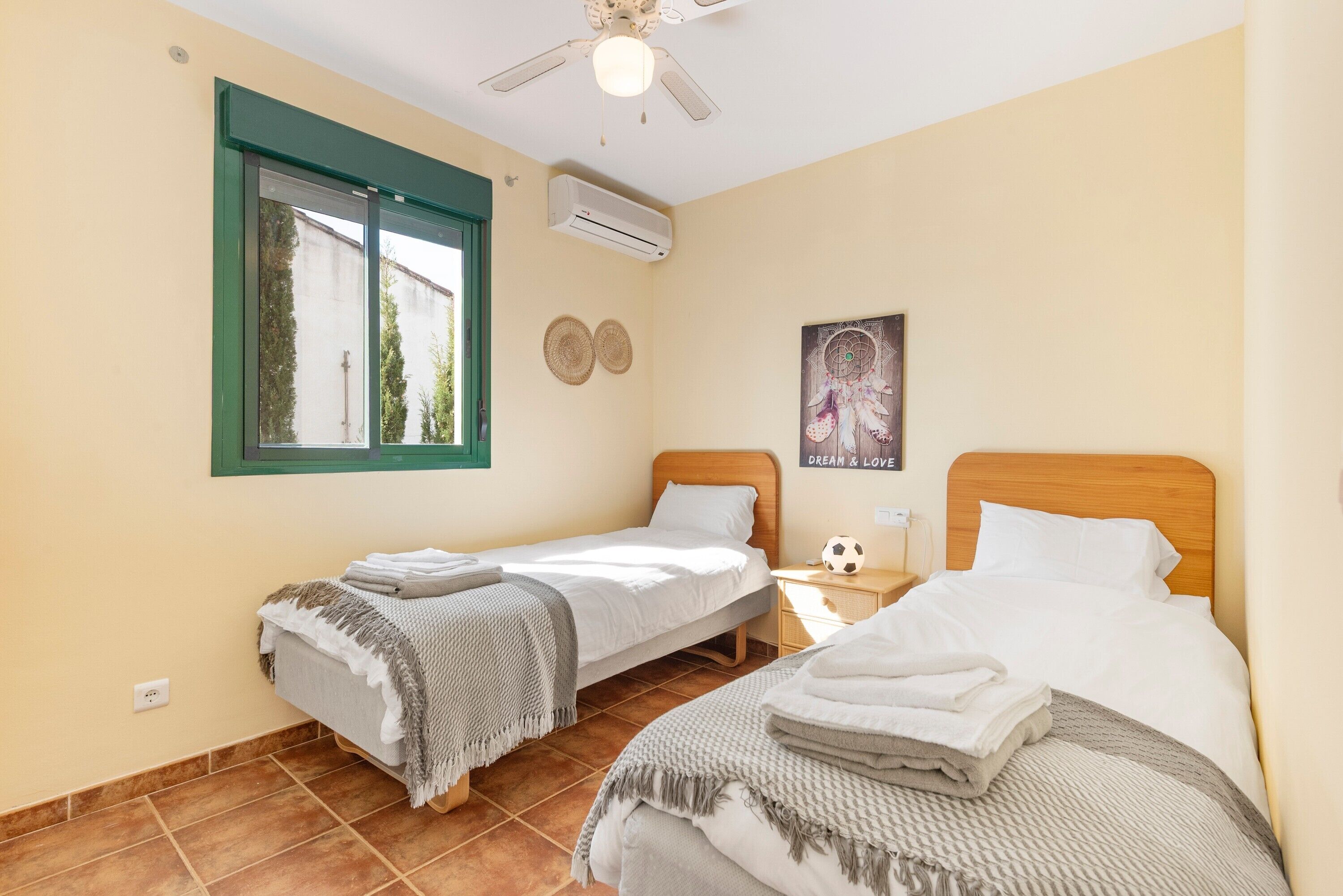 Iron/ironing board, WiFi, bed sheets