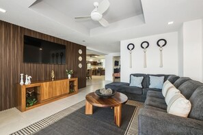 TV - 2 BEDROOM | OCEANFRONT AT EL CANTIL (Cozumel)