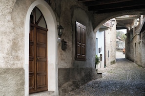 Exterior detail - Family typical house in historic center (Domaso)