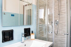 Bathroom - Tana del Manzoni - Martina p2 (Barzio)