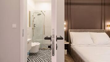 Superior Apartment | Bathroom