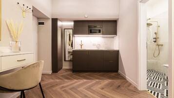 Apartamento superior, 1 cama de matrimonio con sofá cama | Baño | Secador de pelo, toallas y papel higiénico