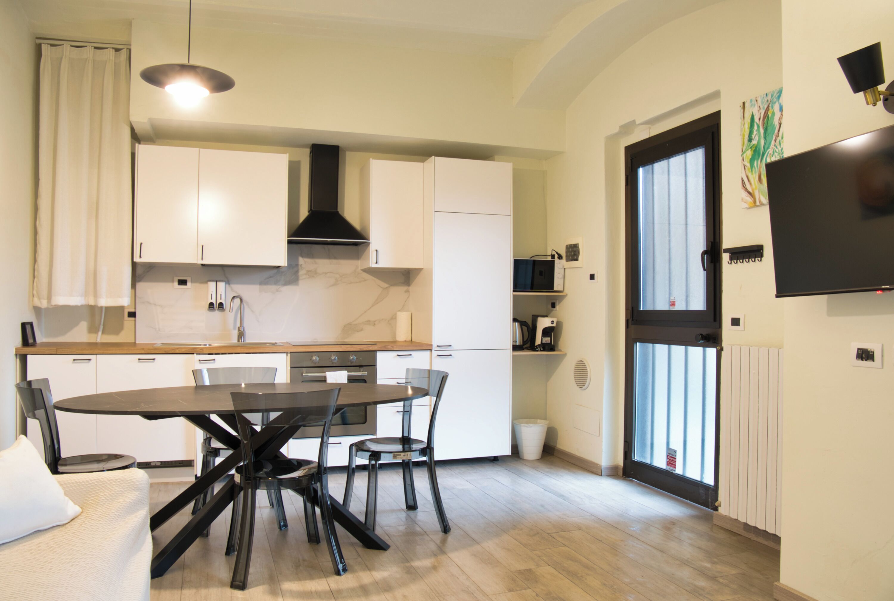 Pentole/stoviglie/utensili, tavolo da pranzo