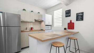 Standard Apartment | Private kitchen | Fridge, microwave, stovetop, cookware/dishes/utensils