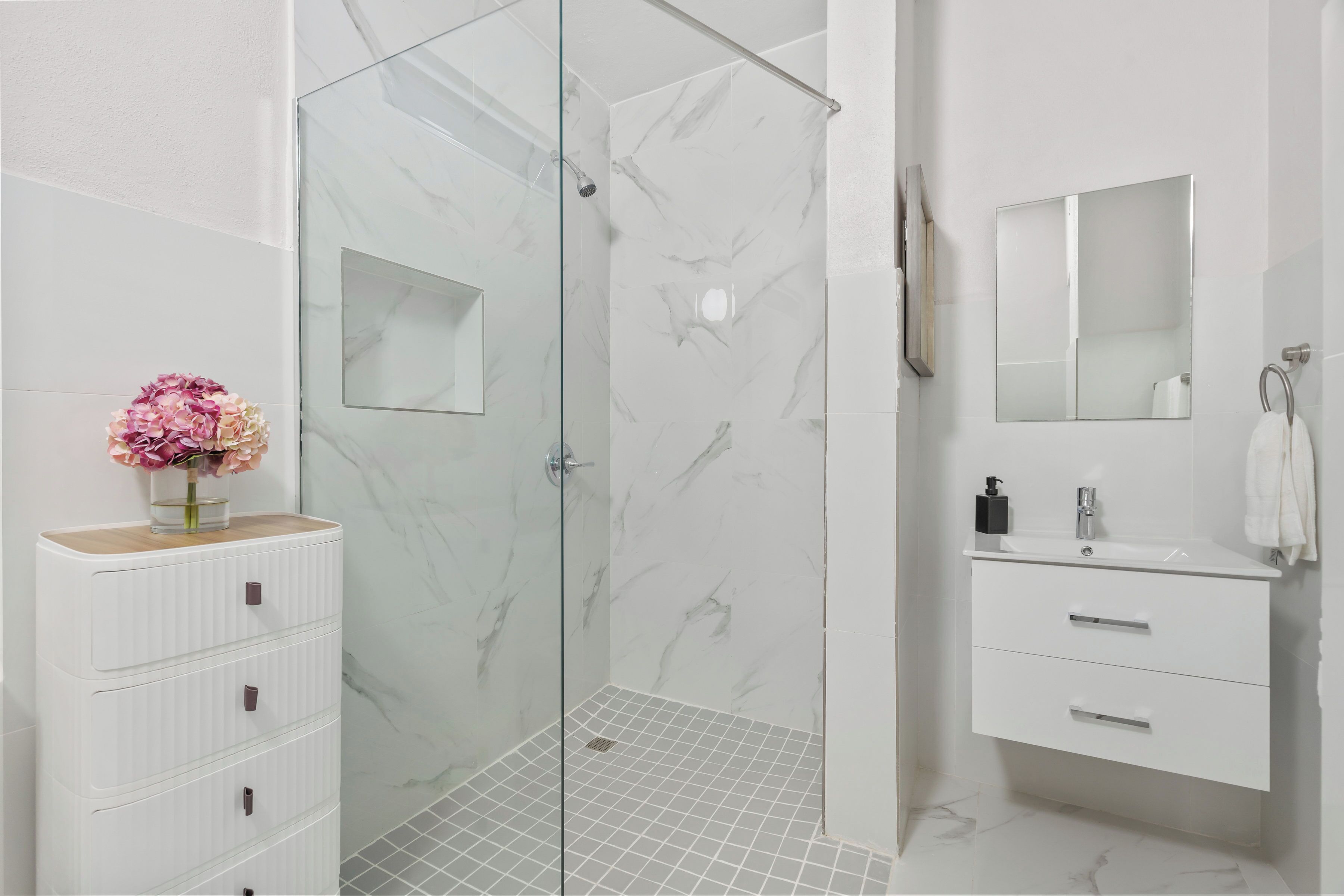 Apartment, 3 Bedrooms | Bathroom | Shower, towels, soap, shampoo