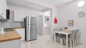 Apartment, 3 Bedrooms | Dining